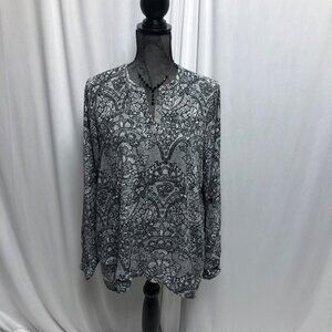 Simply Vera Top Womens Size Medium Black White Lace Print V Neck Blouse